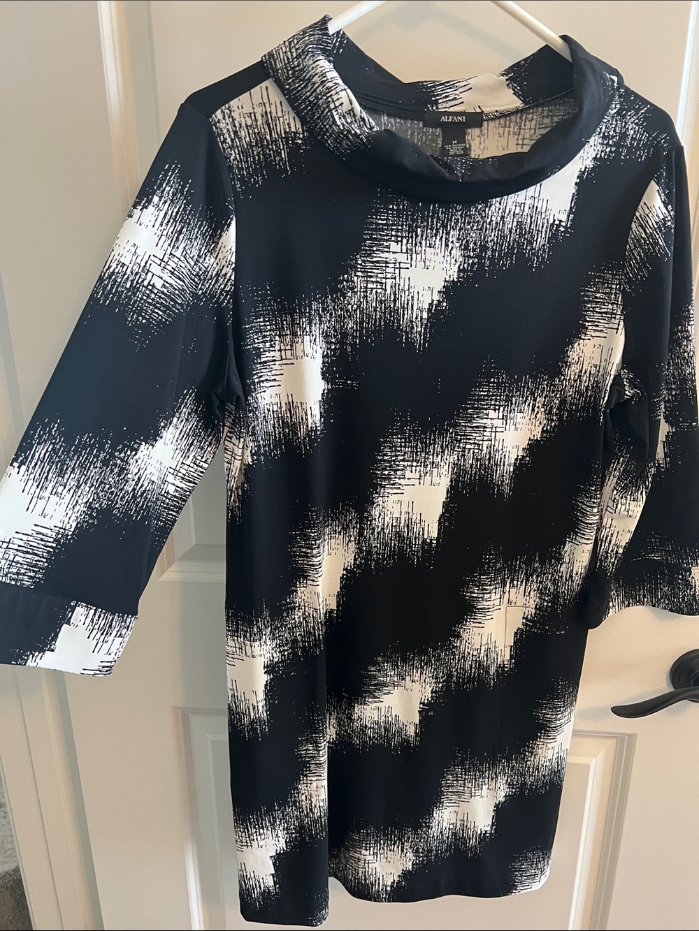 Alfani Black & White Abstract Brushstroke Long-Sleeve Dress